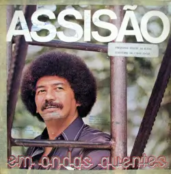 Capa do disco Em ondas quentes, de Assisão