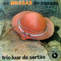 Capa do disco Os brasas do xaxado, de Trio Luar do Sertão